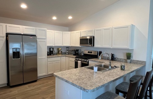 Wildwood House | Beautiful New 2/2 Pet-Friendly Villa w/Golf Cart, BBQ, & WiFi!