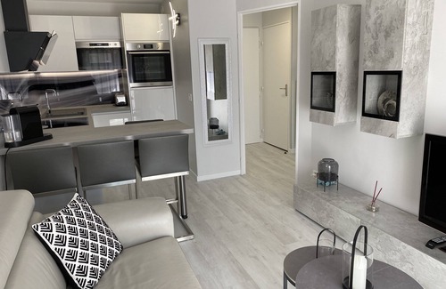 Cabourg Apartment | Beautiful new bright apartment facing south 100 m from the beach direct access