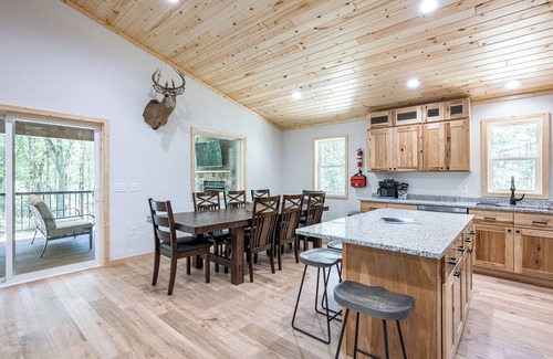 Wisconsin Dells Cabin | Beautiful, new construction 4 bd, 2.5 bath home just minutes from downtown Dells