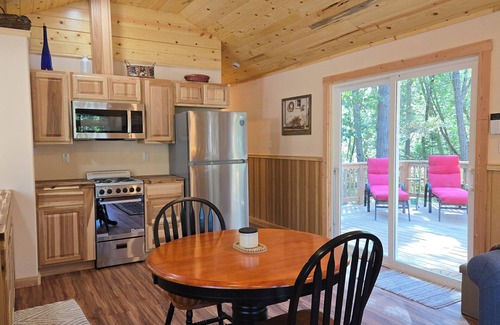 Murphy Cabin | Beautiful new cabin in the heart of Southern Oregon Wine country.nLand of FUN!