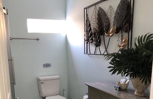 Freeport Cabin | Beautiful NEW Cottage! Firepit-Sleeps 4