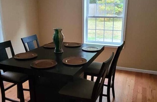 Leominster House | BEAUTIFUL NEW ENGLAND HOME NEAR WACHUSETT MTN, WORCESTER JUST 1HR BOSTON, NH, VT