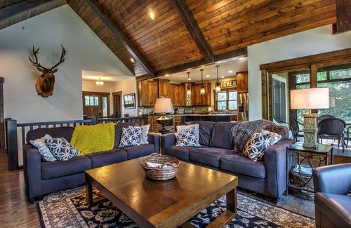 Lake Shore Cabin | Beautiful New Home On Private Lake Across From Gull Lake And Other Local Spots!