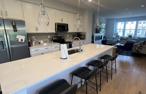 Charlottesville House | Beautiful New Townhome with Mountain Views. Close to downtown!