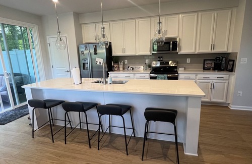 Charlottesville House | Beautiful New Townhome with Mountain Views. Close to downtown!