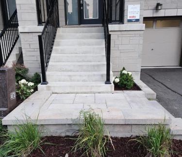 Ajax House | Beautiful New Townhouse in Quiet Neighbourhood