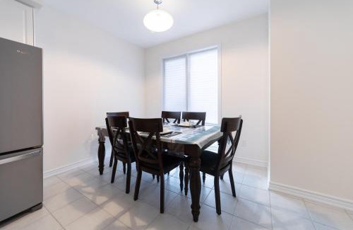 Ajax House | Beautiful New Townhouse in Quiet Neighbourhood