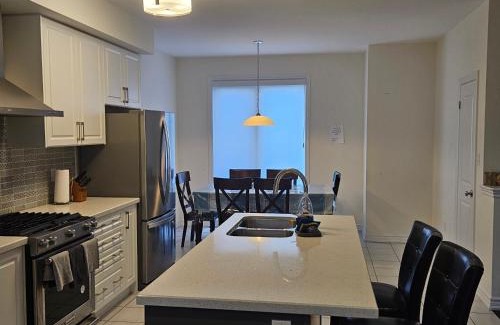 Ajax House | Beautiful New Townhouse in Quiet Neighbourhood