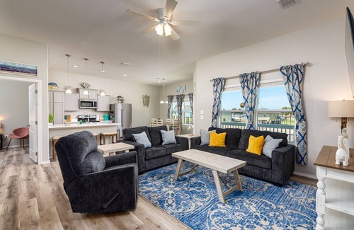 Palm Harbor Cottage | Beautiful, Newly Built Cottage Minutes to Beach