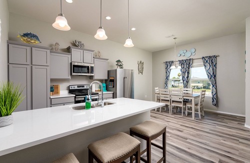 Palm Harbor Cottage | Beautiful, Newly Built Cottage Minutes to Beach