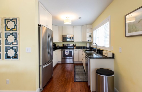 La Follette Condo | Beautiful Norris Lake Condo in Deerfield Resort With Views That Can't Be Beat!