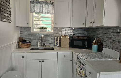 Estate Fangselet Condo | Beautiful Ocean Front Condo- The perfect relaxing getaway! Internet, TV. FLR A/C