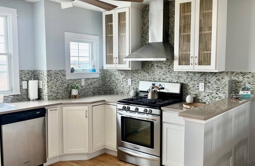 Jerusalem House | Beautiful Oceanview Townhouse in Narragansett RI with Private Beach Access
