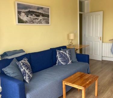 Rathmoylan Apartment | Beautiful one bed with stunning sea view