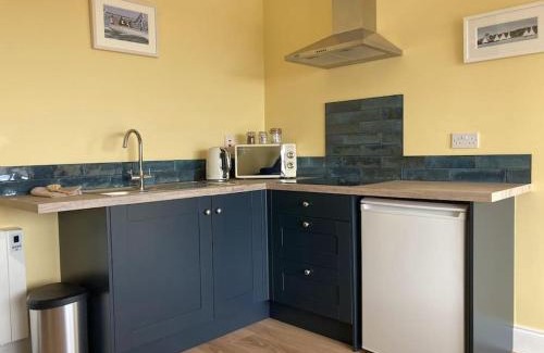 Rathmoylan Apartment | Beautiful one bed with stunning sea view