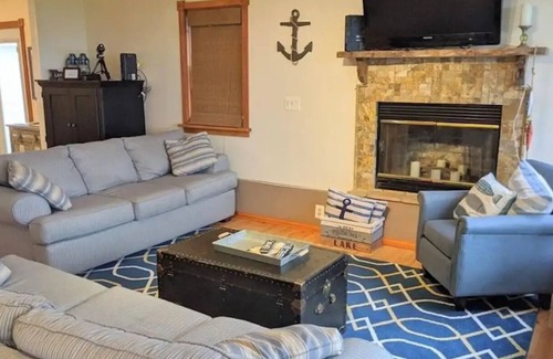Durhamville House | Beautiful Oneida Lake Shore Home and Yard
