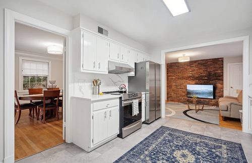The Palisades House | Beautiful Palisades 5BR Home, Fabulous Location