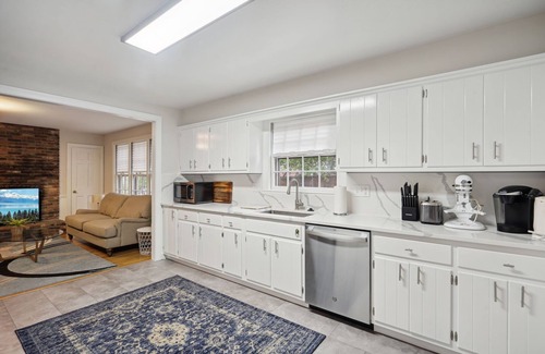 The Palisades House | Beautiful Palisades 5BR Home, Fabulous Location