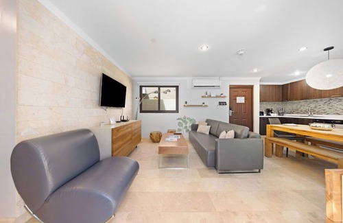 Washington Condo | Beautiful Palm Beach Haven ~ Pool ~ GYM ~ Rooftop!
