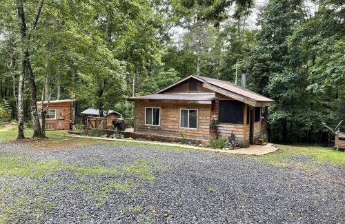 Unaka House | Beautiful & peaceful cabin w/deck garden & fire-pit
