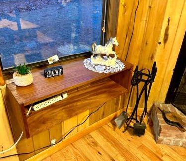 Unaka House | Beautiful & peaceful cabin w/deck garden & fire-pit