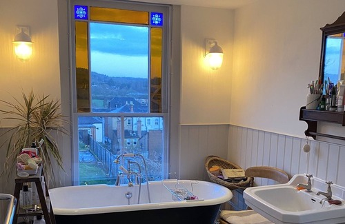 Dorking House | Beautiful period property with stunning views - in town centre