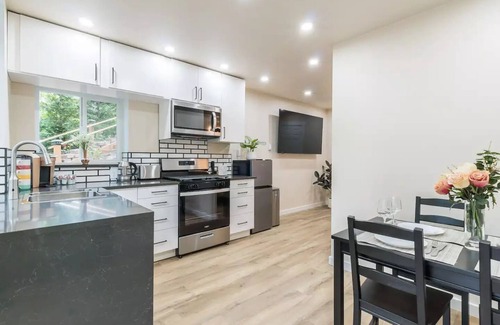 Federal Way Apartment | Beautiful place+great location with large smart TV.