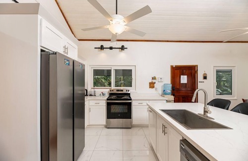 Antoneys Cay House | Beautiful pool and renovated casa and only 3 minute walk to West Bay Beach.