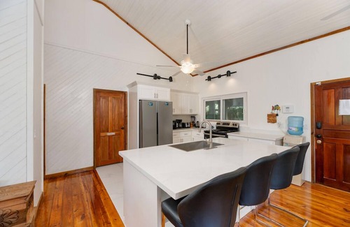Antoneys Cay House | Beautiful pool and renovated casa and only 3 minute walk to West Bay Beach.