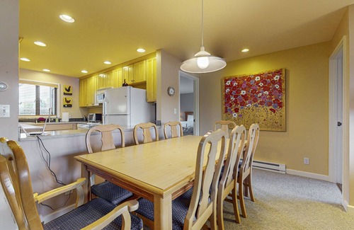 Port Ludlow Hotel | Beautiful Port Ludlow condo with views of the waterfront
