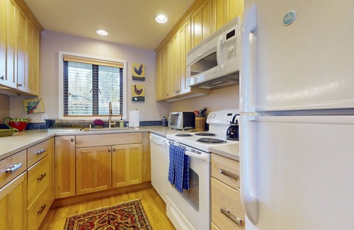 Port Ludlow Hotel | Beautiful Port Ludlow condo with views of the waterfront