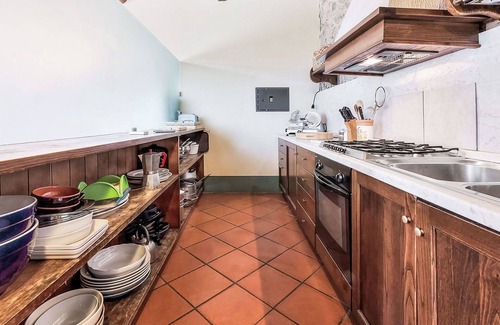 Loro Ciuffenna House | Beautiful private villa for 14 people with private pool, WIFI, balcony, pets allowed and parking