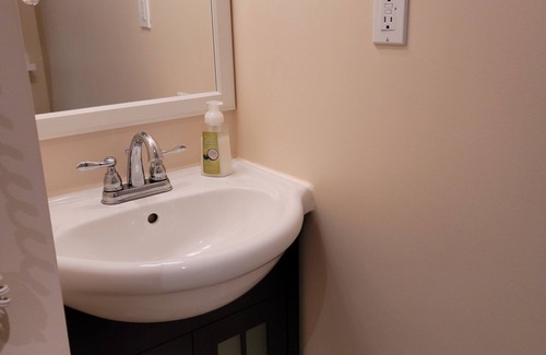 Pointe Claire Condo | Beautiful Private Studio near Montreal airport (YUL),