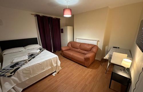 Bethnal Green Apartment | Beautiful private Double Room in a shared 3-bedroom apartment minutes walk from Bethnal Green