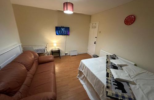 Bethnal Green Apartment | Beautiful private Double Room in a shared 3-bedroom apartment minutes walk from Bethnal Green