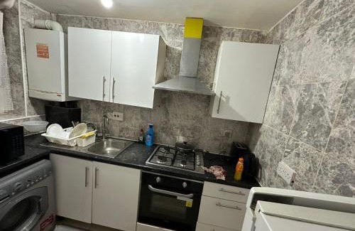 Bethnal Green Apartment | Beautiful private Double Room in a shared 3-bedroom apartment minutes walk from Bethnal Green