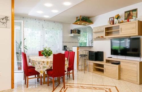 Koroshegy House | Beautiful private villa for 5 people with WIFI, private pool, TV, terrace and parking
