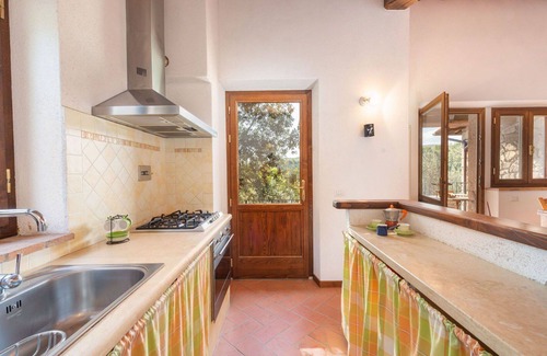 Roccastrada Villa | Beautiful private villa with private pool, WIFI, TV, patio, pets allowed, panoramic view and par.