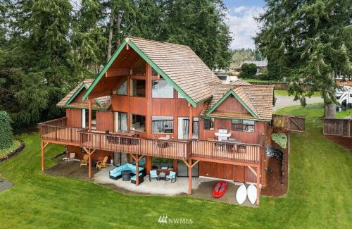Fort Lewis House | Beautiful Private Lake Lodge with Private Dock and Mountain Views