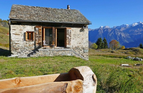 Acquarossa House | Beautiful private villa for 4 guests with WIFI, TV, terrace, pets allowed and parking