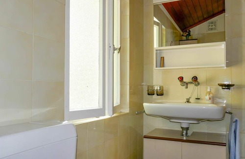 Aquila House | Beautiful private villa for 4 guests with WIFI, TV, patio, pets allowed, panoramic view and park.