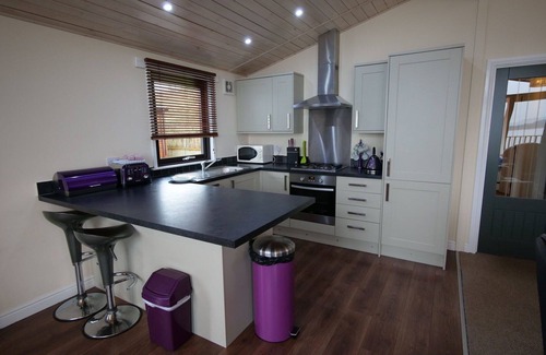 Kinross House | Beautiful private villa for 5 guests with WIFI, TV, terrace, pets allowed and parking