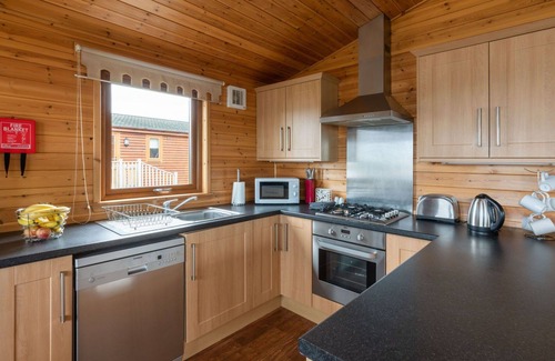 Kinross House | Beautiful private villa for 6 guests with WIFI, TV and balcony