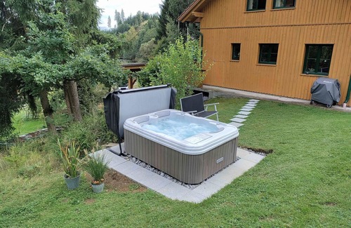 Berg bei Rohrbach House | Beautiful private villa with WIFI, hot tub, TV, terrace, pets allowed and panoramic view