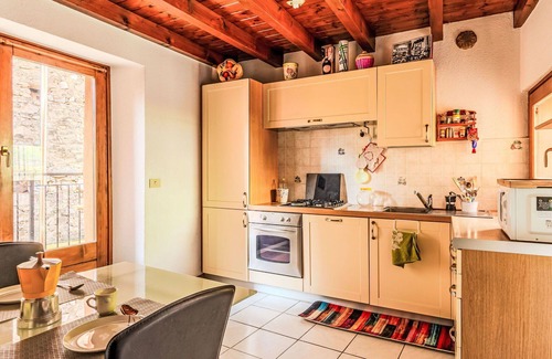 Carlazzo House | Beautiful private villa for 4 people with WIFI, TV, balcony, pets allowed and parking
