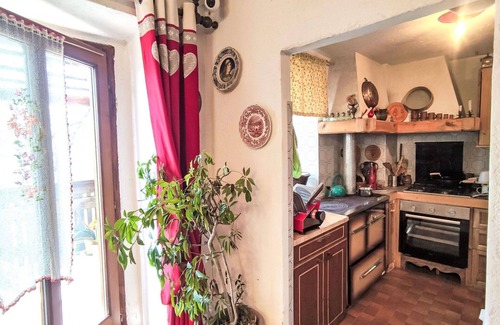Preore House | Beautiful private villa for 6 guests with TV, patio, pets allowed, panoramic view and parking