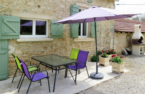 Blanquefort-sur-Briolance Villa | Beautiful private villa for 5 guests with A/C, WIFI, private pool, TV, terrace and pets allowed