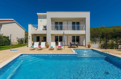 Diminici Villa | Beautiful private villa with A/C, hot tub, WIFI, private pool, TV, terrace, panoramic view, parking