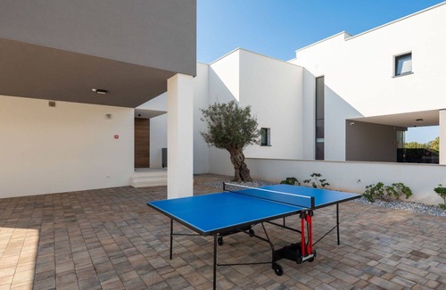 Vodnjan Villa | Beautiful private villa for 12 guests with WIFI, A/C, hot tub, private pool, TV and terrace
