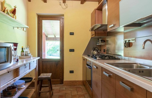 Vetralla Villa | Beautiful private villa for 8 people with private pool, WIFI, A/C, TV, patio and parking